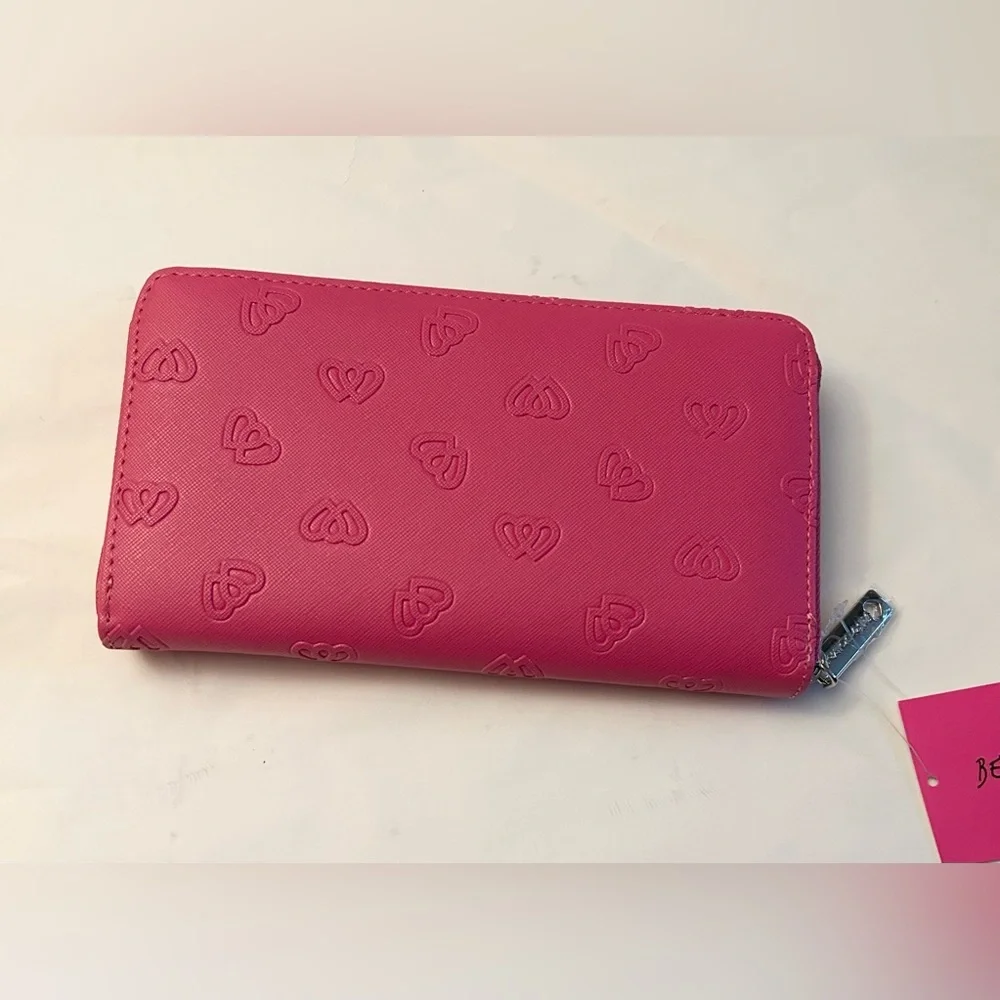 Betsey Johnson Heart Design Zip Around Wallet NWT